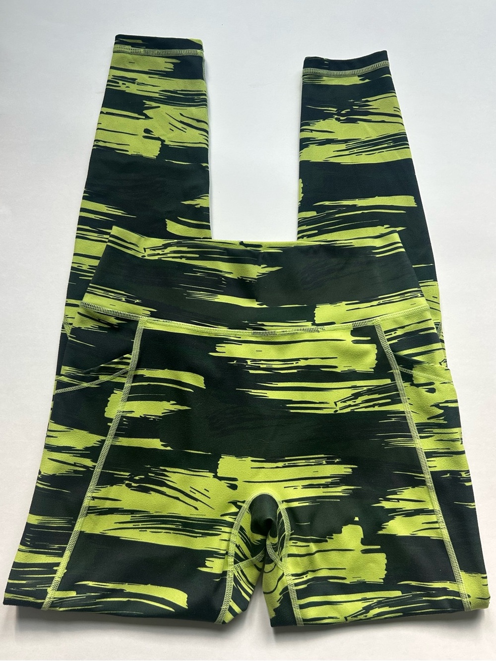 Alphalete Surface Pocket Leggings — Green Camo, Size M